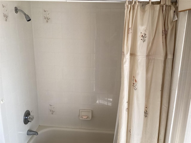 bathroom with shower / bath combo