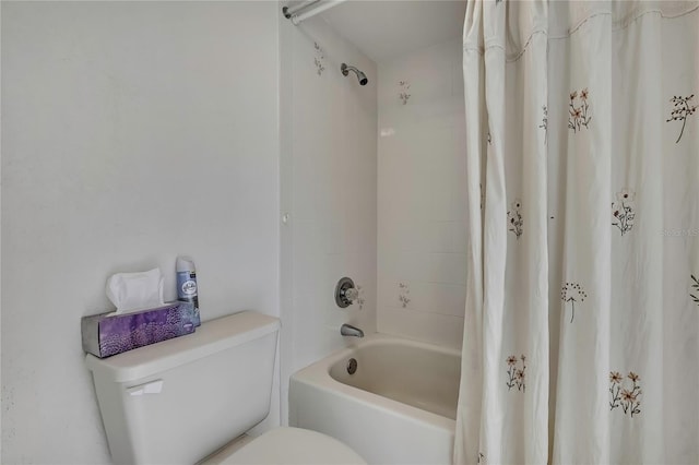 10412 Ireland St, Spring Hill, FL 34608 - full bath with shower / tub combo with curtain and toilet