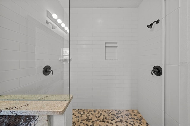 bathroom featuring tiled shower