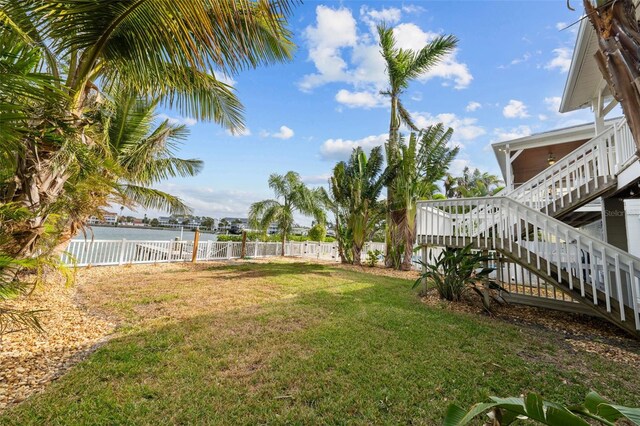 view of yard featuring a water view