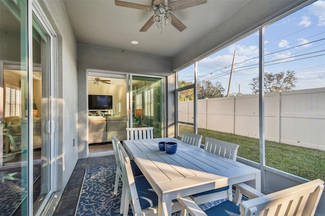 sunroom with ceiling fan