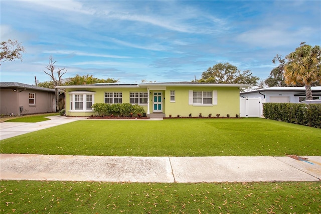 ranch-style house featuring a front yard