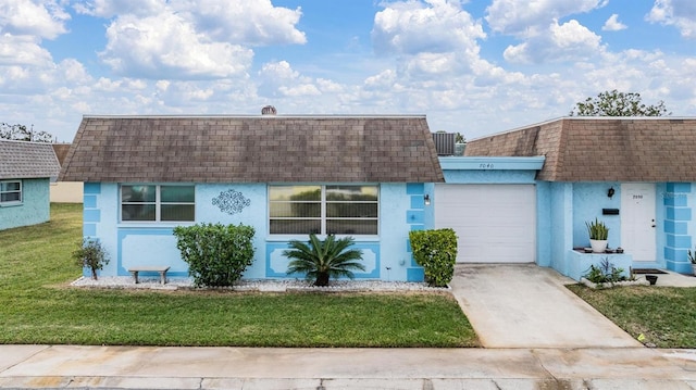 view of front facade featuring a garage and a front yard