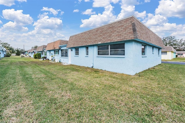 view of side of property featuring a lawn