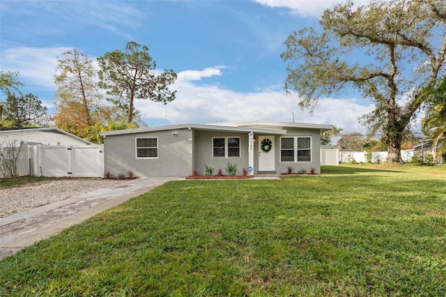 view of front of property with a front yard