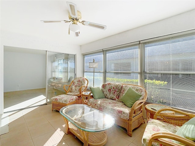 sunroom with ceiling fan