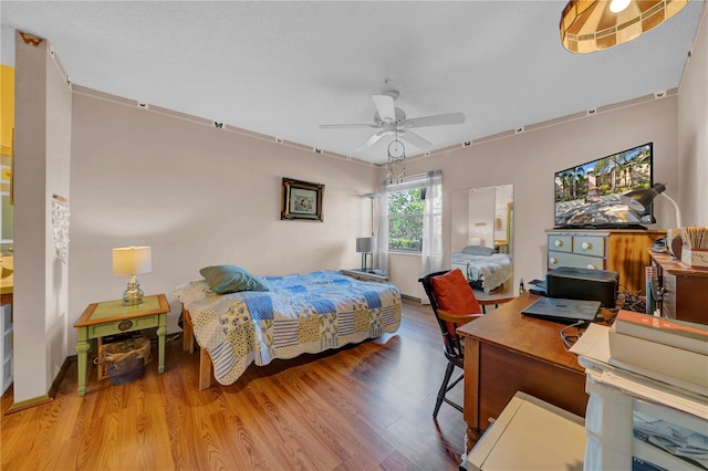 bedroom featuring a textured ceiling, hardwood / wood-style flooring, and ceiling fan