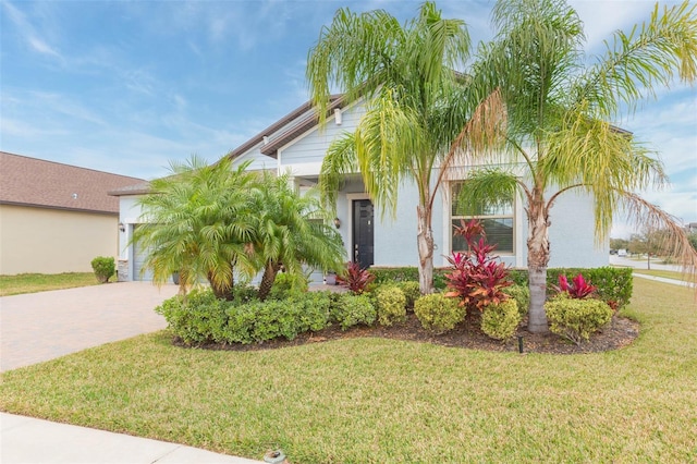 view of front of house featuring a garage and a front yard