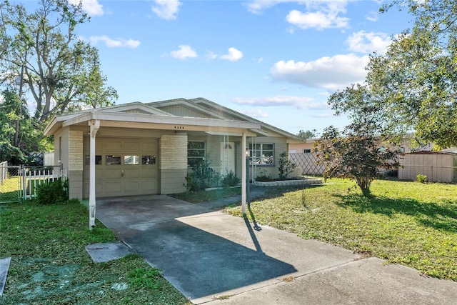 view of front facade featuring a front lawn and a garage