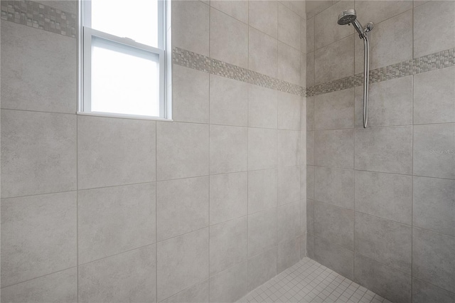 bathroom featuring tiled shower