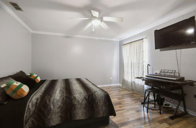 bedroom featuring light hardwood / wood-style floors, ceiling fan, and ornamental molding