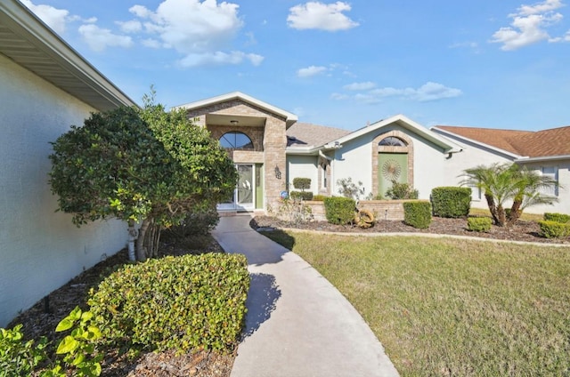 view of front of home with a front lawn