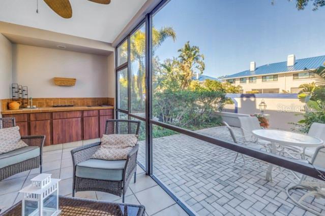 sunroom featuring ceiling fan