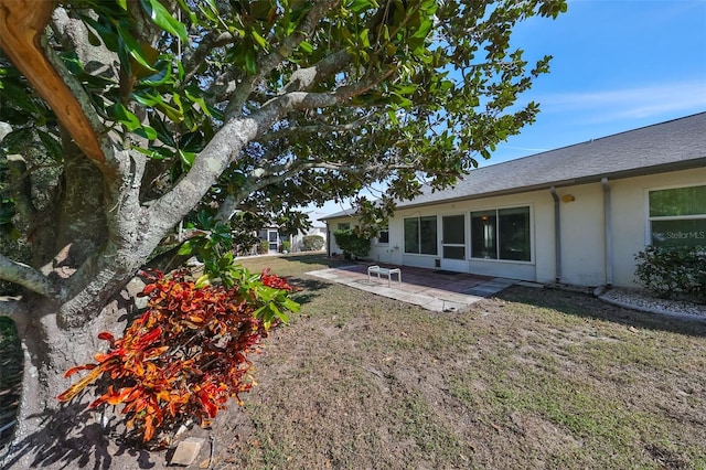 view of yard with a patio