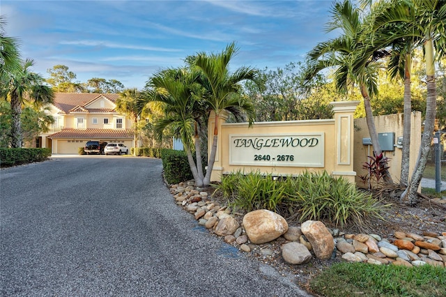 view of community / neighborhood sign