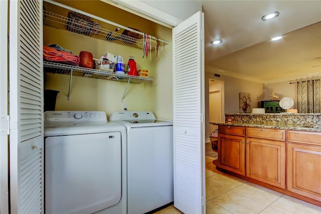 washroom with crown molding, light tile patterned flooring, and independent washer and dryer