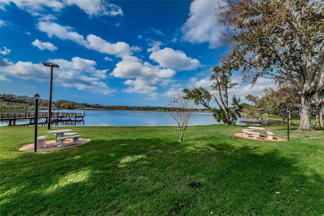 view of yard featuring a water view