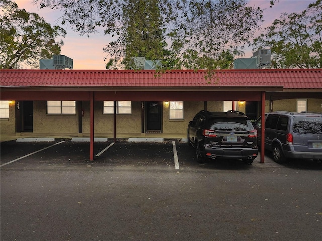 view of front facade featuring central AC unit and a carport