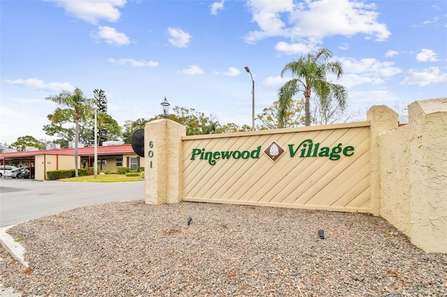 view of community / neighborhood sign