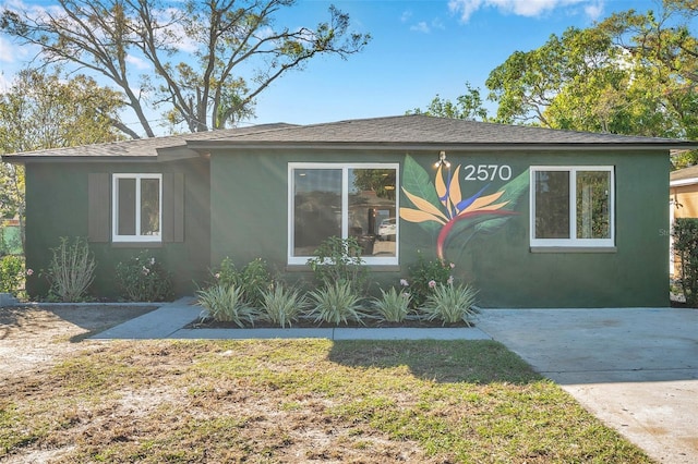 view of front of property with a front lawn