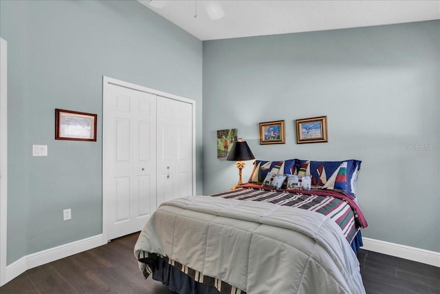 bedroom featuring ceiling fan, vaulted ceiling, dark hardwood / wood-style flooring, and a closet