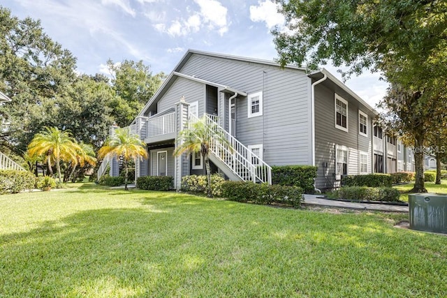 view of front of house with a front yard