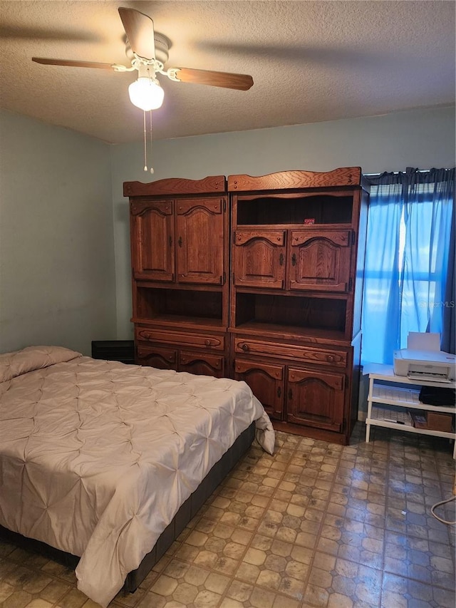 bedroom featuring a textured ceiling and ceiling fan