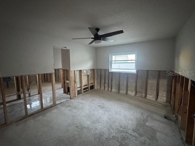 spare room featuring ceiling fan and a textured ceiling