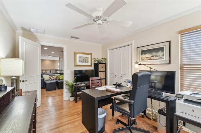 office area with ceiling fan, crown molding, and light hardwood / wood-style floors