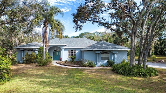 single story home featuring a front yard