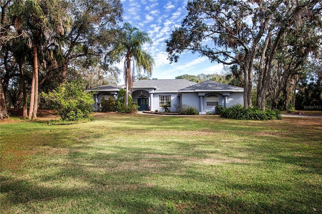 single story home featuring a front yard