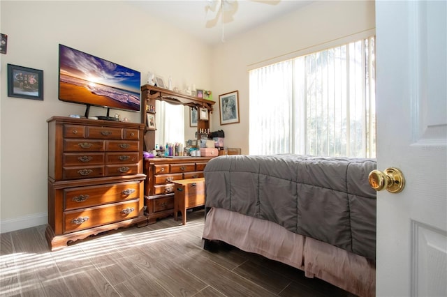 bedroom with ceiling fan