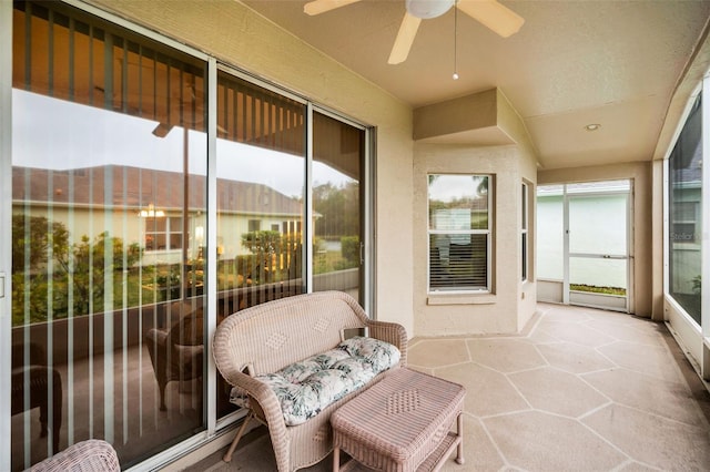 sunroom with ceiling fan