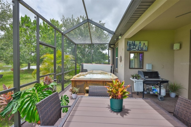 6516 Salt Creek Ave, Apollo Beach, FL 33572 - sunroom featuring a jacuzzi and a water view