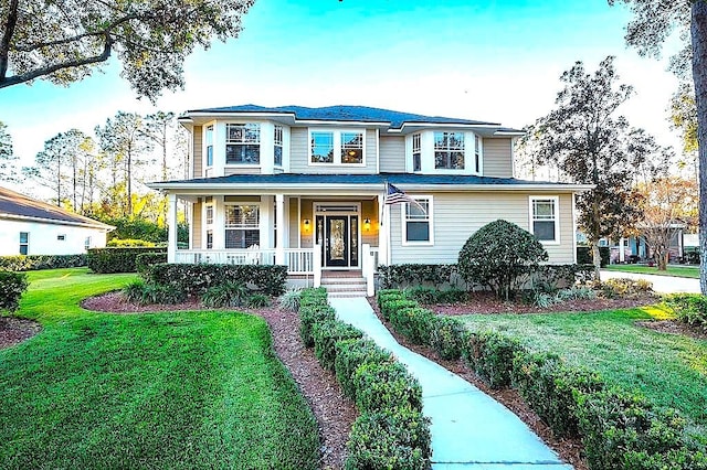 view of front facade featuring a porch and a front yard