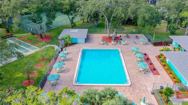 view of swimming pool