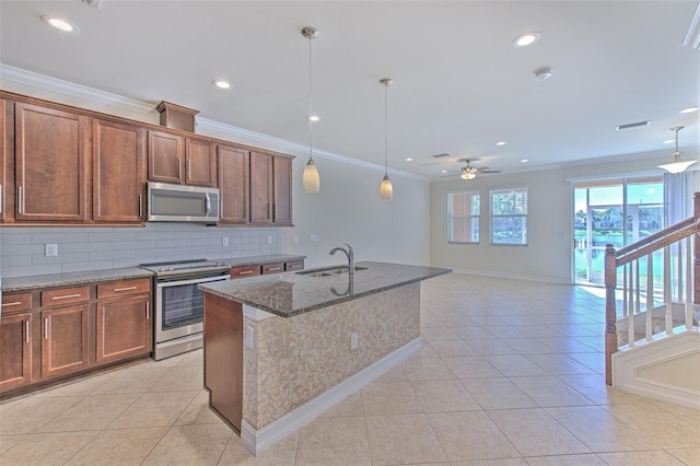 kitchen featuring ceiling fan, stainless steel appliances, pendant lighting, a kitchen island with sink, and light tile patterned flooring