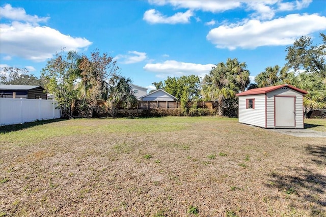 view of yard with a storage unit