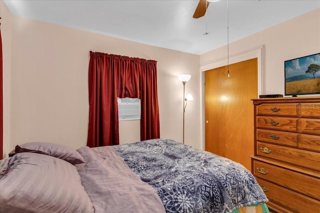 bedroom featuring ceiling fan