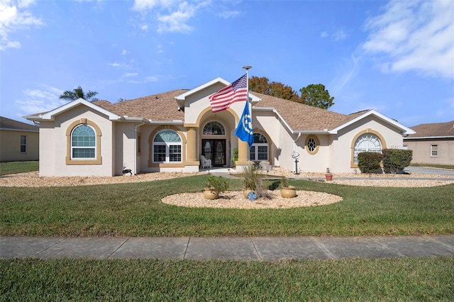 view of front facade featuring a front lawn