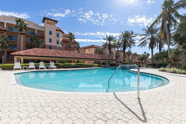 view of swimming pool