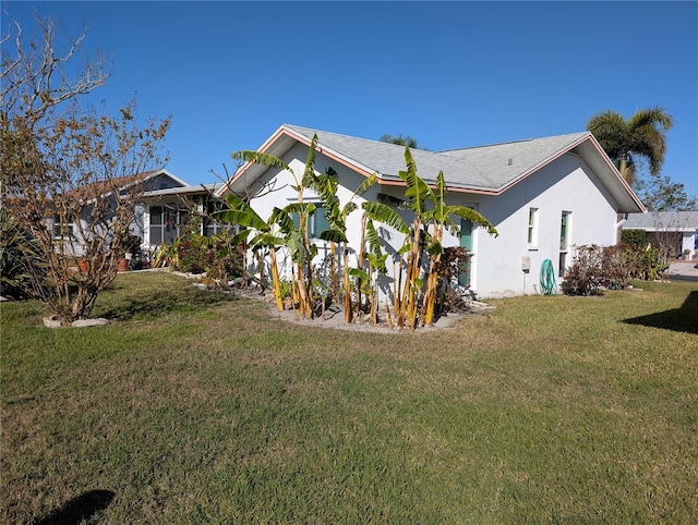 view of side of property featuring a lawn