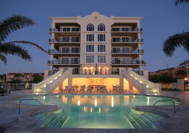 view of swimming pool featuring a patio