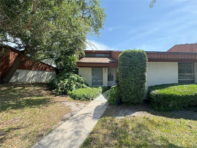 view of front of property with a front lawn