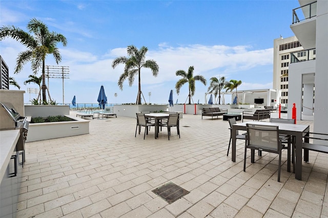 view of patio with outdoor lounge area