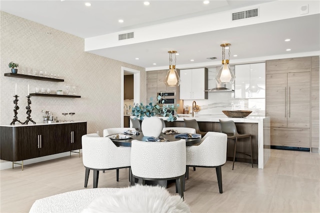 301 1st St S Unit 1002, Saint Petersburg, FL 33701 - dining room featuring visible vents, recessed lighting, wallpapered walls, and bar area