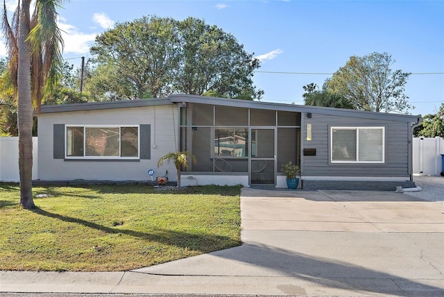 manufactured / mobile home with a front yard and a sunroom