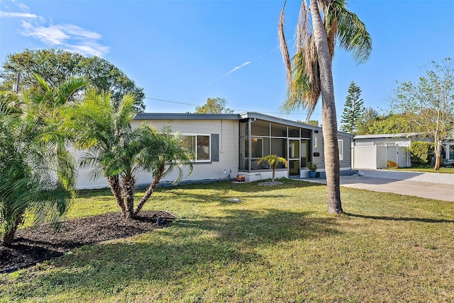 view of front of house with a front lawn