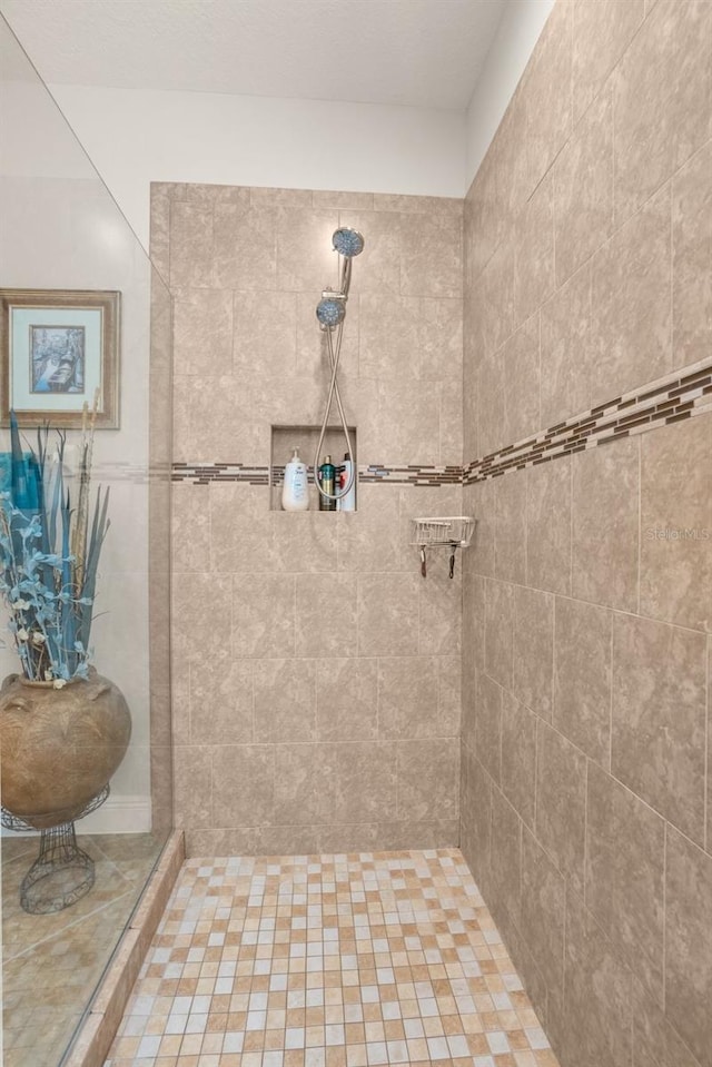 bathroom featuring tiled shower