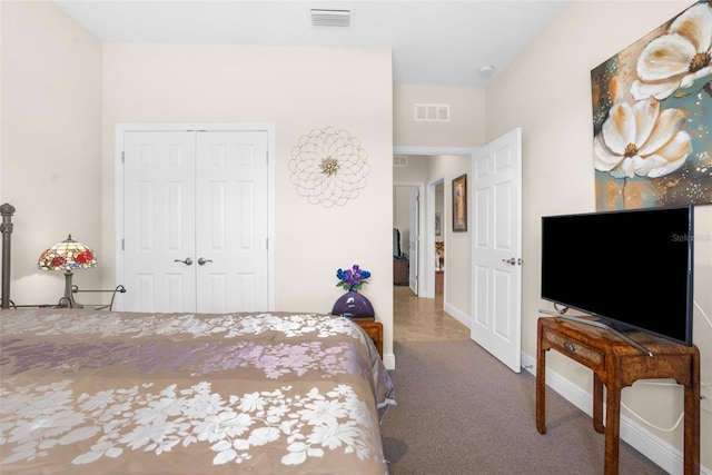 bedroom with a closet